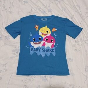 Pinkfong Kids Baby Shark T shirt (Size: 7)